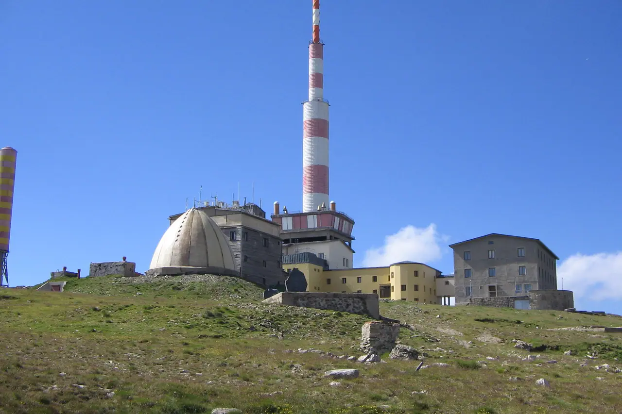 山地风景：Botev Peak