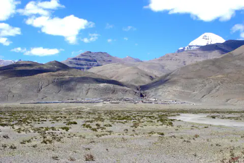 Paisaje de montaña: Darchen