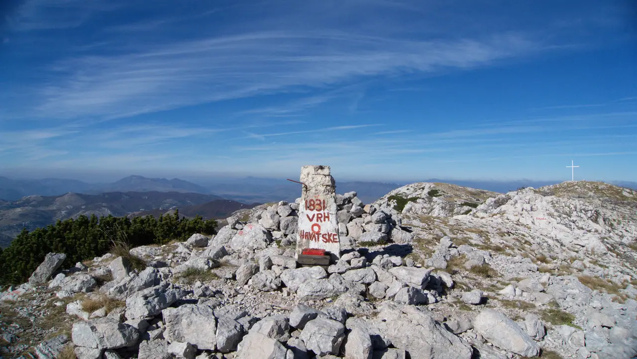 Paisaje de montaña: Dinara