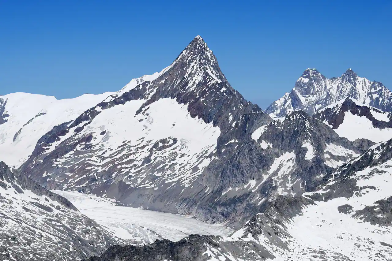 Paisaje de montaña: Finsteraarhorn