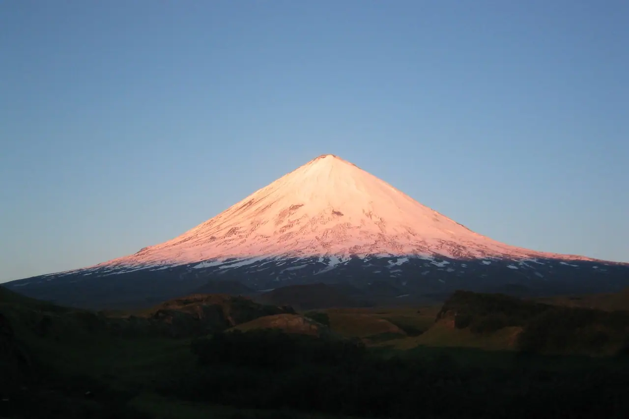 पर्वतीय परिदृश्य: Klyuchevskaya Sopka