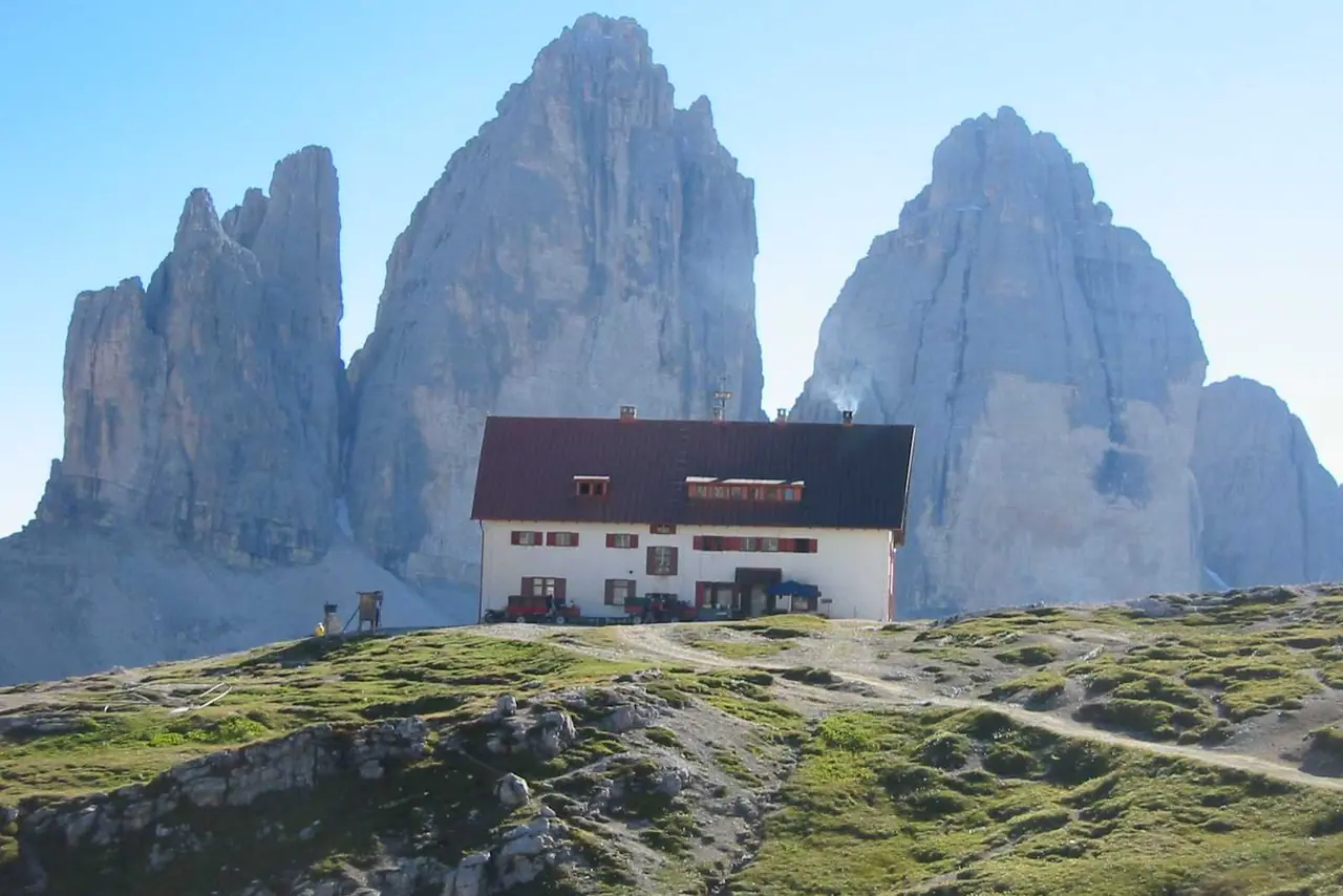 Antonio Locatelli Hut, strehë malore