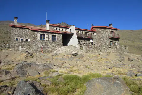 Paisaje de montaña: Refugio Poqueira