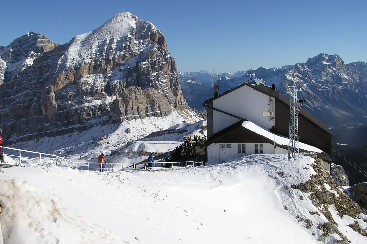 Rifugio Lagazuoi，山屋