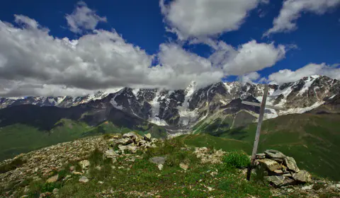 Paisaje de montaña: Shkhara