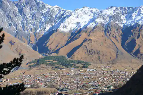 Paisaje de montaña: Stepantsminda