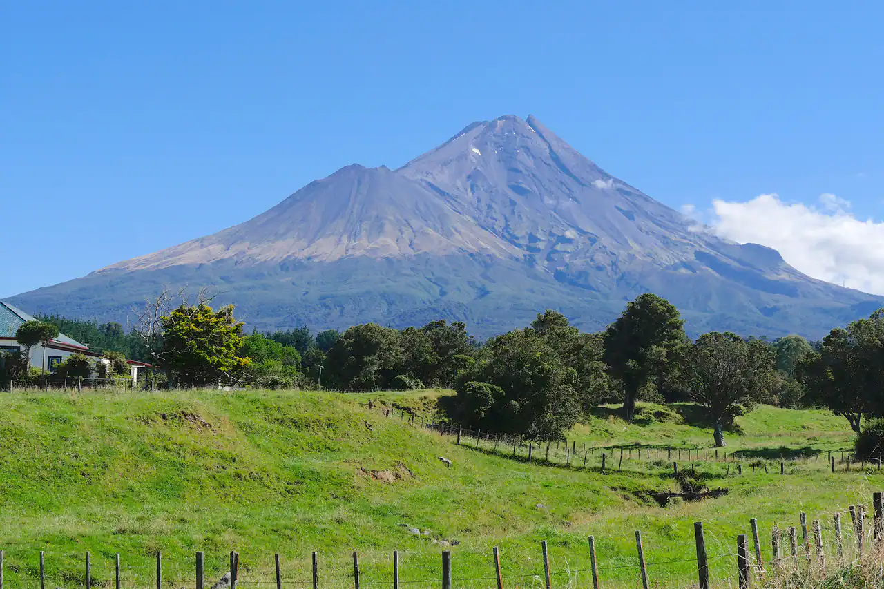 山地风景：Taranaki