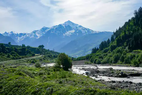 Paisaje de montaña: Tetnuldi