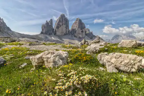 Paisaje de montaña: Tre Cime di Lavaredo