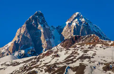 Paisaje de montaña: Ushba